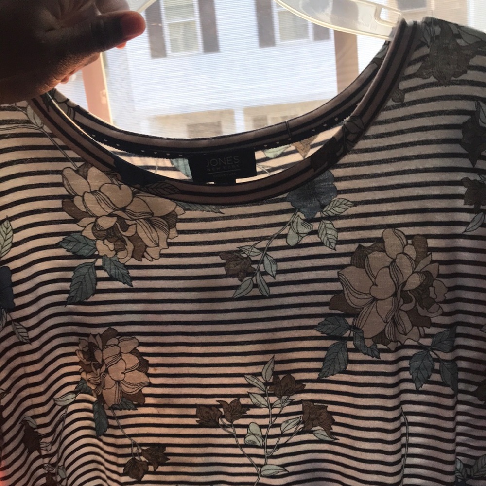 Loose shirt